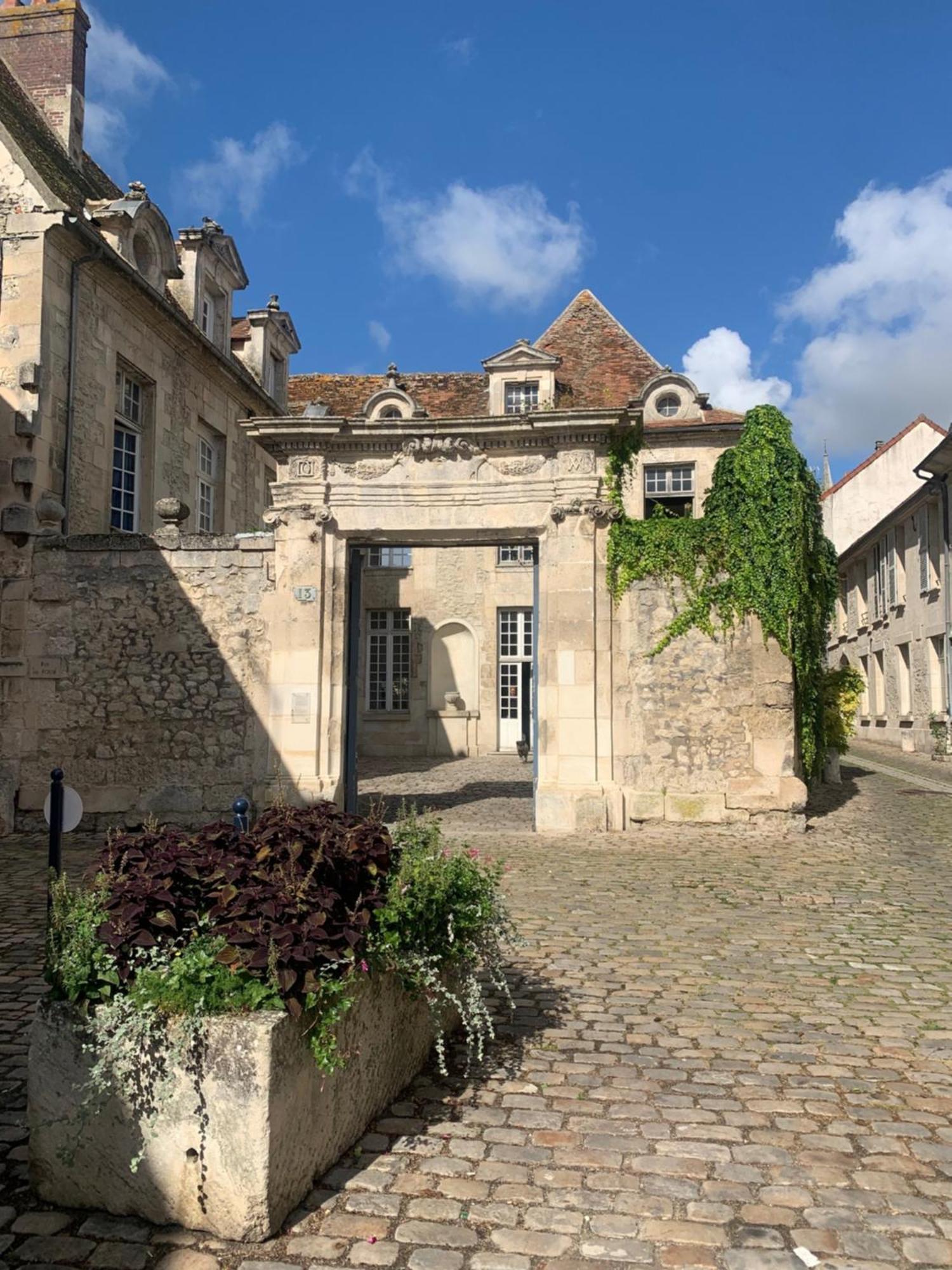 La Maison Saint Joseph Hotel Crepy-en-Valois Exterior photo